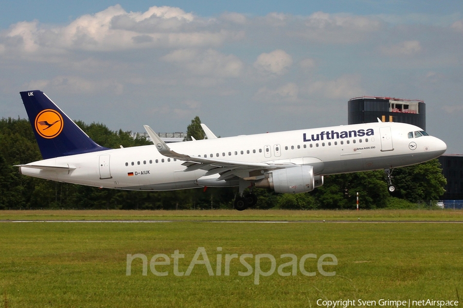 Lufthansa Airbus A320-214 (D-AIUK) | Photo 169628
