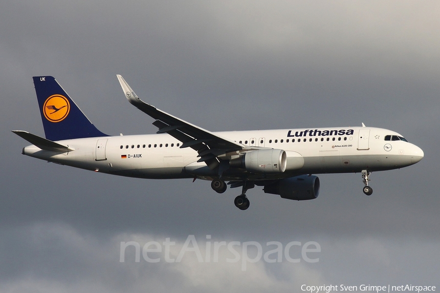 Lufthansa Airbus A320-214 (D-AIUK) | Photo 181653