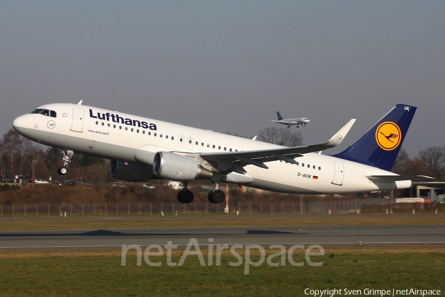 Lufthansa Airbus A320-214 (D-AIUK) | Photo 70964