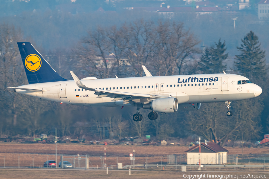 Lufthansa Airbus A320-214 (D-AIUK) | Photo 674332