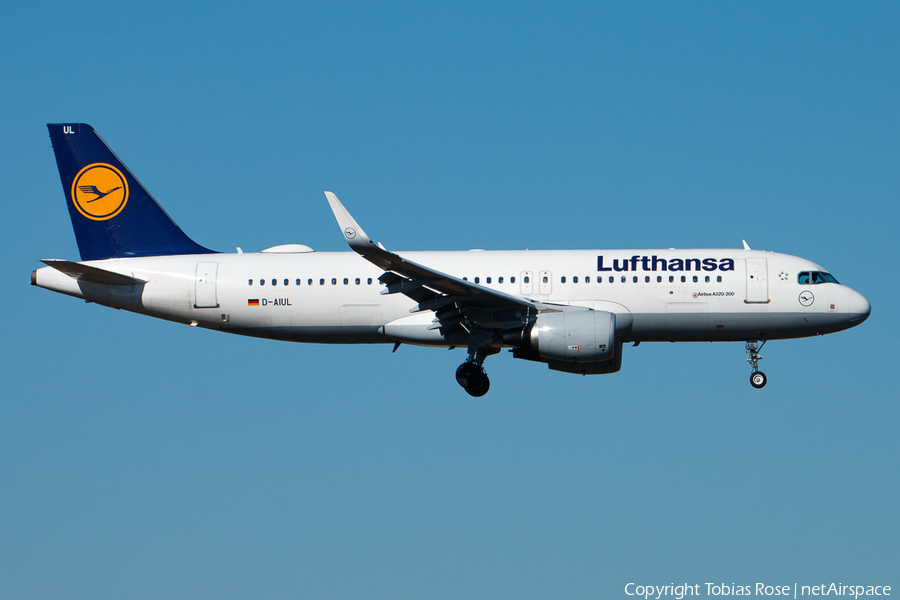 Lufthansa Airbus A320-214 (D-AIUL) | Photo 305276