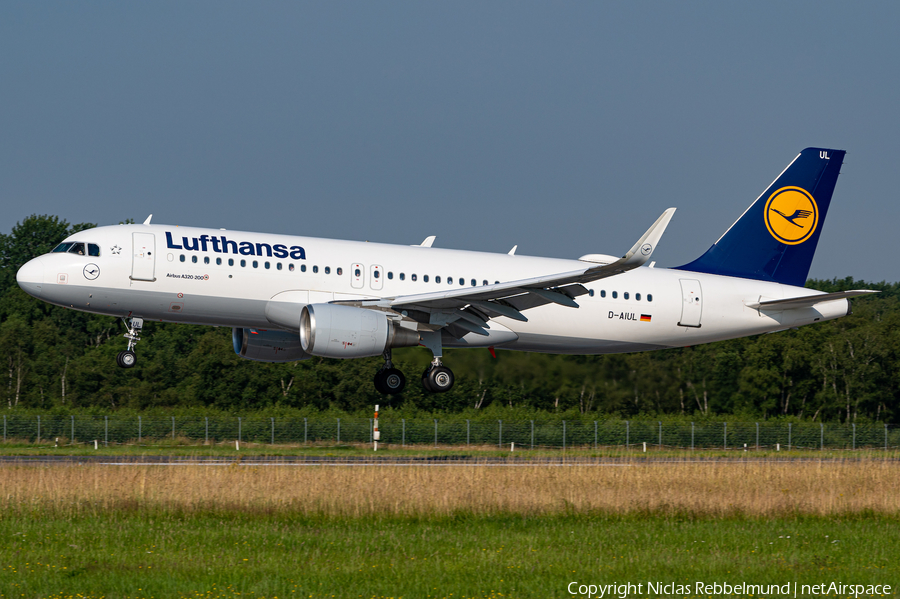 Lufthansa Airbus A320-214 (D-AIUL) | Photo 457693