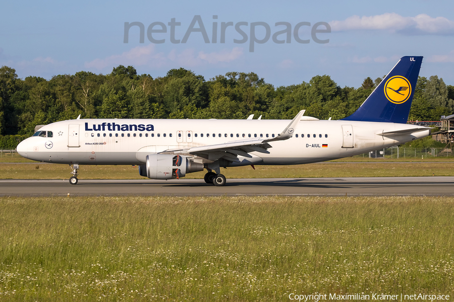 Lufthansa Airbus A320-214 (D-AIUL) | Photo 521868