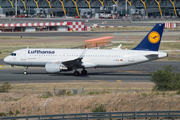 Lufthansa Airbus A320-214 (D-AIUL) at  Madrid - Barajas, Spain