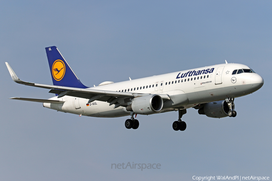 Lufthansa Airbus A320-214 (D-AIUL) | Photo 474655
