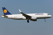 Lufthansa Airbus A320-214 (D-AIUM) at  Amsterdam - Schiphol, Netherlands