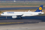 Lufthansa Airbus A320-214 (D-AIUM) at  Dusseldorf - International, Germany