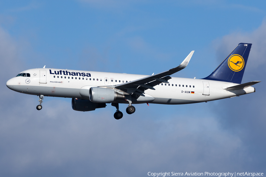 Lufthansa Airbus A320-214 (D-AIUM) | Photo 324557
