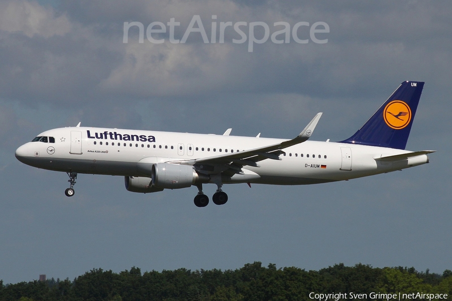 Lufthansa Airbus A320-214 (D-AIUM) | Photo 79421