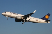 Lufthansa Airbus A320-214 (D-AIUM) at  Hamburg - Fuhlsbuettel (Helmut Schmidt), Germany