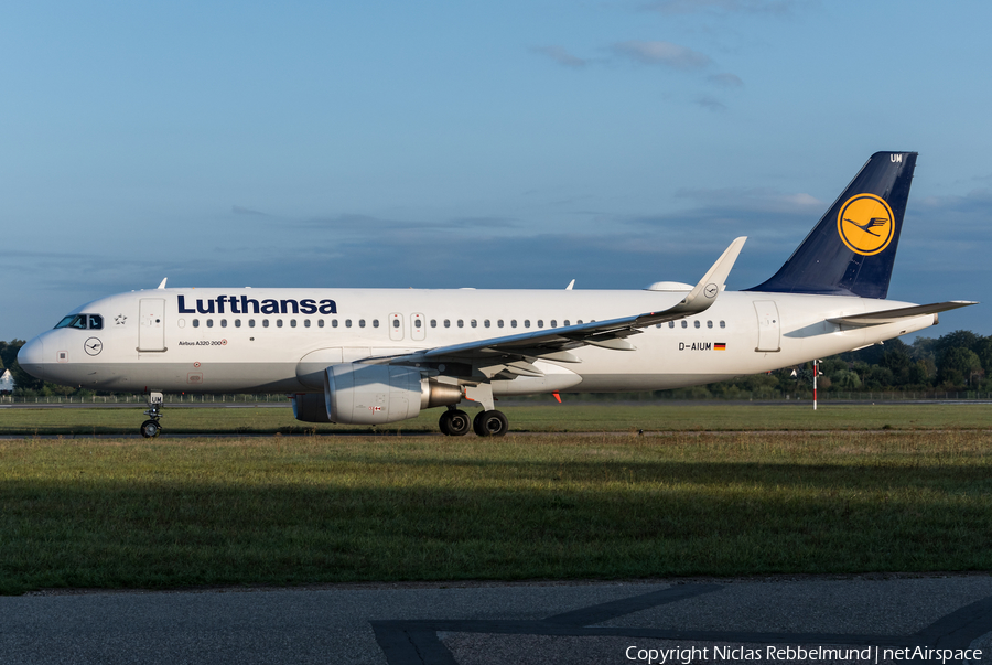 Lufthansa Airbus A320-214 (D-AIUM) | Photo 262246