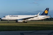 Lufthansa Airbus A320-214 (D-AIUM) at  Hamburg - Fuhlsbuettel (Helmut Schmidt), Germany