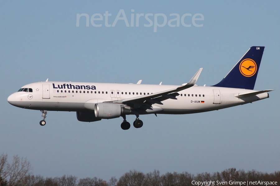 Lufthansa Airbus A320-214 (D-AIUM) | Photo 497386