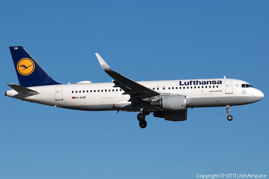 Lufthansa Airbus A320-214 (D-AIUM) | Photo 561367