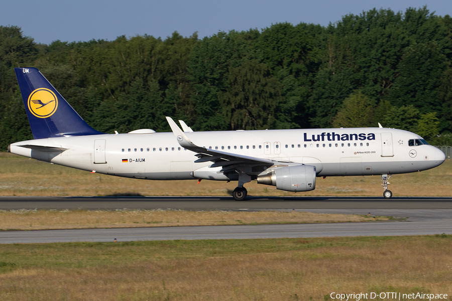 Lufthansa Airbus A320-214 (D-AIUM) | Photo 574438