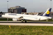 Lufthansa Airbus A320-214 (D-AIUM) at  Luqa - Malta International, Malta