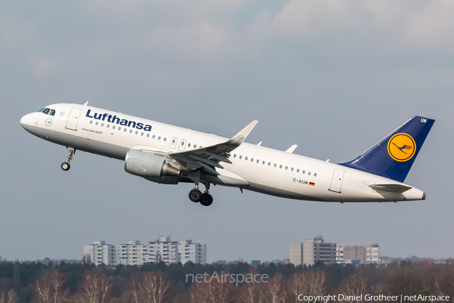 Lufthansa Airbus A320-214 (D-AIUM) | Photo 102047