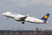 Lufthansa Airbus A320-214 (D-AIUM) at  Berlin - Tegel, Germany