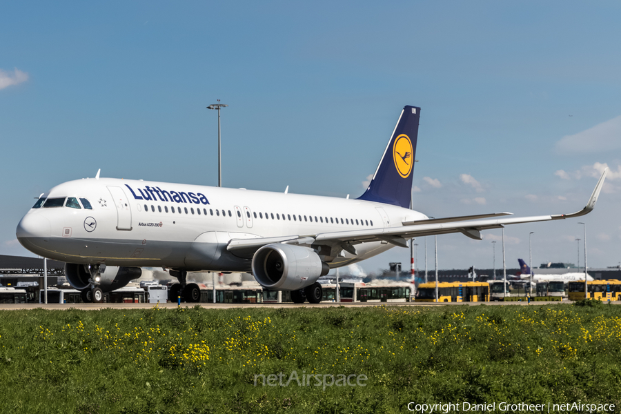Lufthansa Airbus A320-214 (D-AIUN) | Photo 90890
