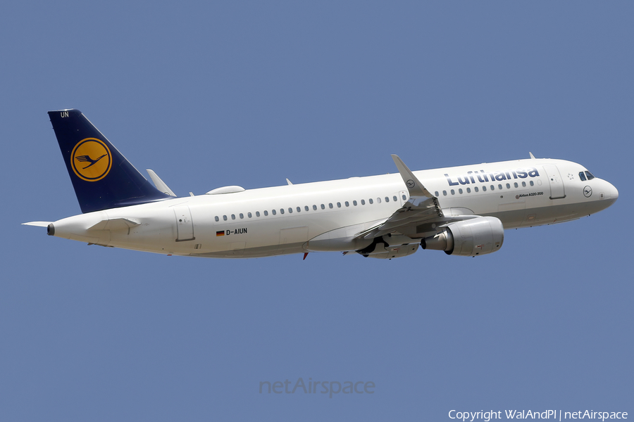 Lufthansa Airbus A320-214 (D-AIUN) | Photo 521532
