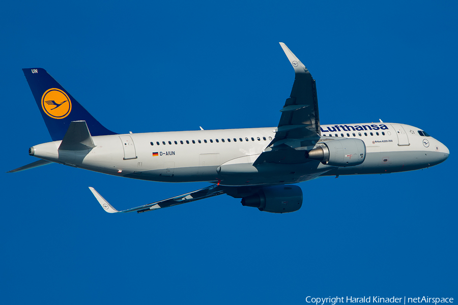 Lufthansa Airbus A320-214 (D-AIUN) | Photo 298663