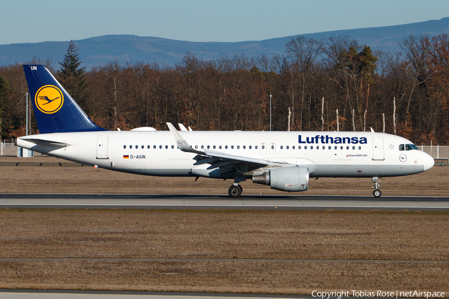 Lufthansa Airbus A320-214 (D-AIUN) | Photo 304535