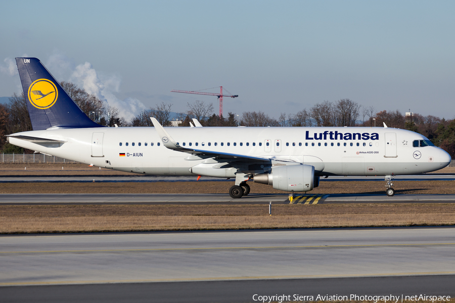 Lufthansa Airbus A320-214 (D-AIUN) | Photo 324558