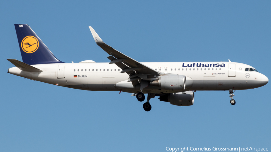 Lufthansa Airbus A320-214 (D-AIUN) | Photo 435517