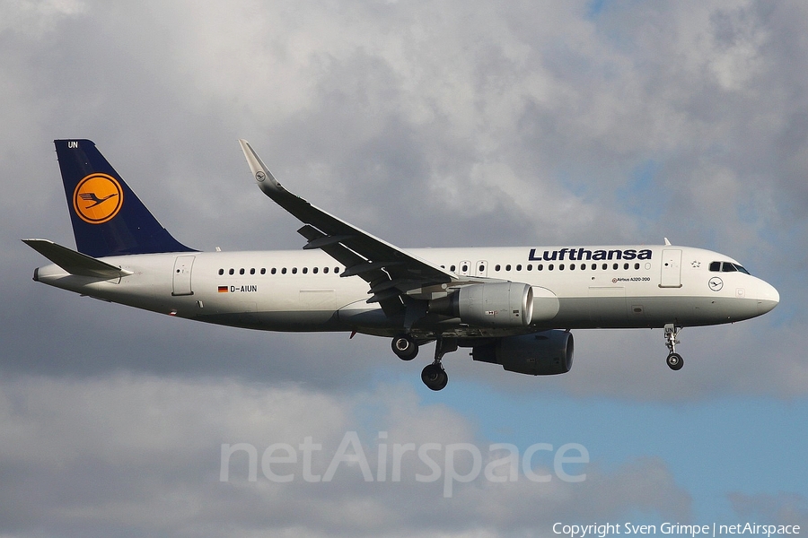 Lufthansa Airbus A320-214 (D-AIUN) | Photo 105727