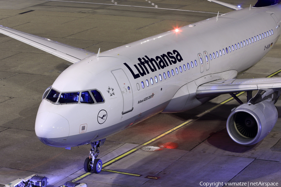 Lufthansa Airbus A320-214 (D-AIUN) | Photo 134640