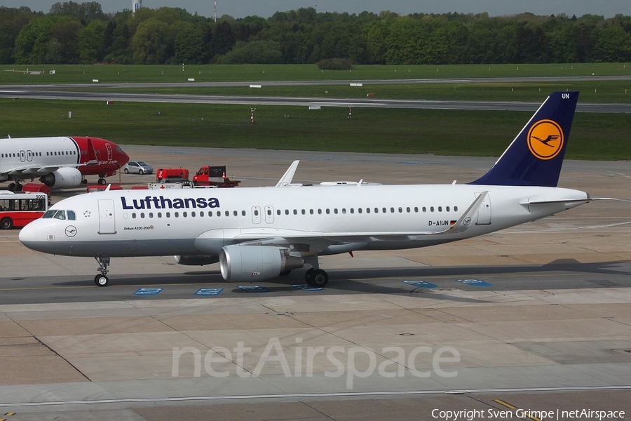 Lufthansa Airbus A320-214 (D-AIUN) | Photo 75875