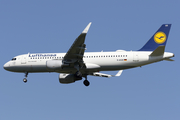 Lufthansa Airbus A320-214 (D-AIUO) at  Warsaw - Frederic Chopin International, Poland