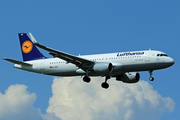 Lufthansa Airbus A320-214 (D-AIUP) at  London - Heathrow, United Kingdom