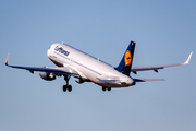 Lufthansa Airbus A320-214 (D-AIUP) at  Luqa - Malta International, Malta