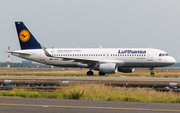 Lufthansa Airbus A320-214 (D-AIUQ) at  Paris - Charles de Gaulle (Roissy), France