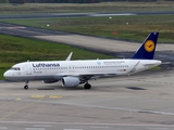 Lufthansa Airbus A320-214 (D-AIUQ) at  Cologne/Bonn, Germany