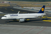 Lufthansa Airbus A320-214 (D-AIUQ) at  Hamburg - Fuhlsbuettel (Helmut Schmidt), Germany