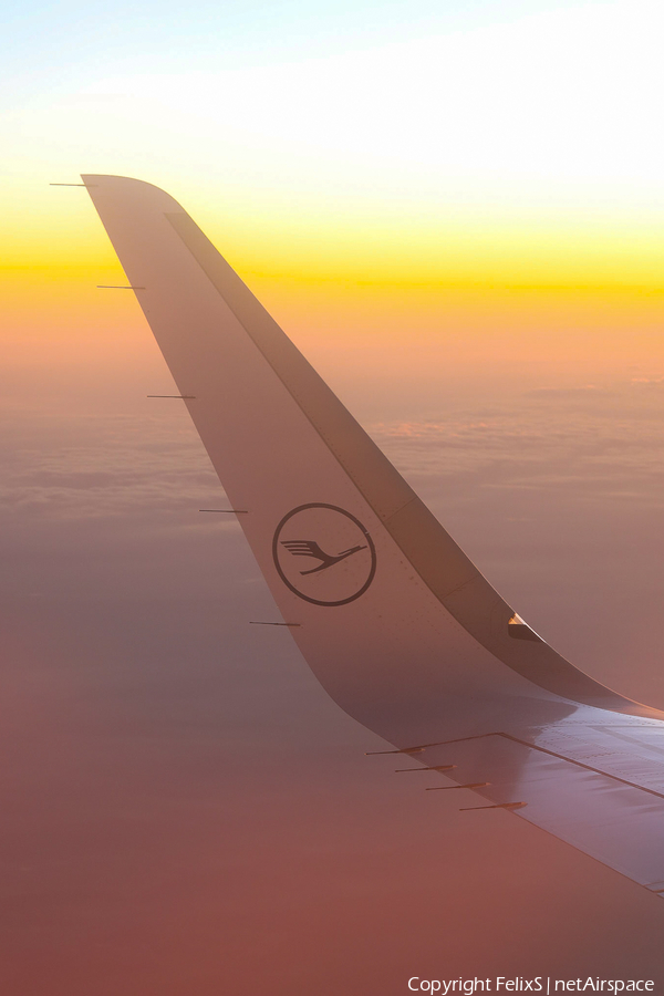 Lufthansa Airbus A320-214 (D-AIUQ) | Photo 525111