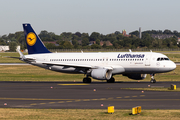 Lufthansa Airbus A320-214 (D-AIUR) at  Dusseldorf - International, Germany