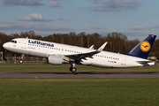 Lufthansa Airbus A320-214 (D-AIUR) at  Hamburg - Fuhlsbuettel (Helmut Schmidt), Germany