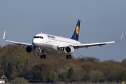 Lufthansa Airbus A320-214 (D-AIUR) at  Hamburg - Fuhlsbuettel (Helmut Schmidt), Germany