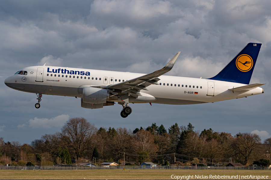 Lufthansa Airbus A320-214 (D-AIUR) | Photo 501354