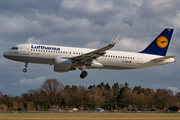 Lufthansa Airbus A320-214 (D-AIUR) at  Hamburg - Fuhlsbuettel (Helmut Schmidt), Germany