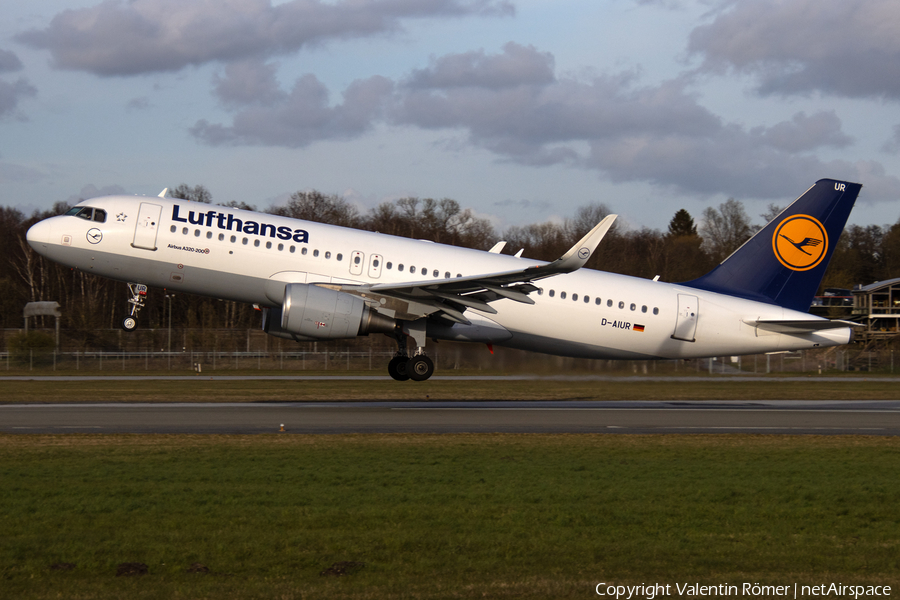 Lufthansa Airbus A320-214 (D-AIUR) | Photo 502789