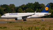 Lufthansa Airbus A320-214 (D-AIUR) at  Hamburg - Fuhlsbuettel (Helmut Schmidt), Germany