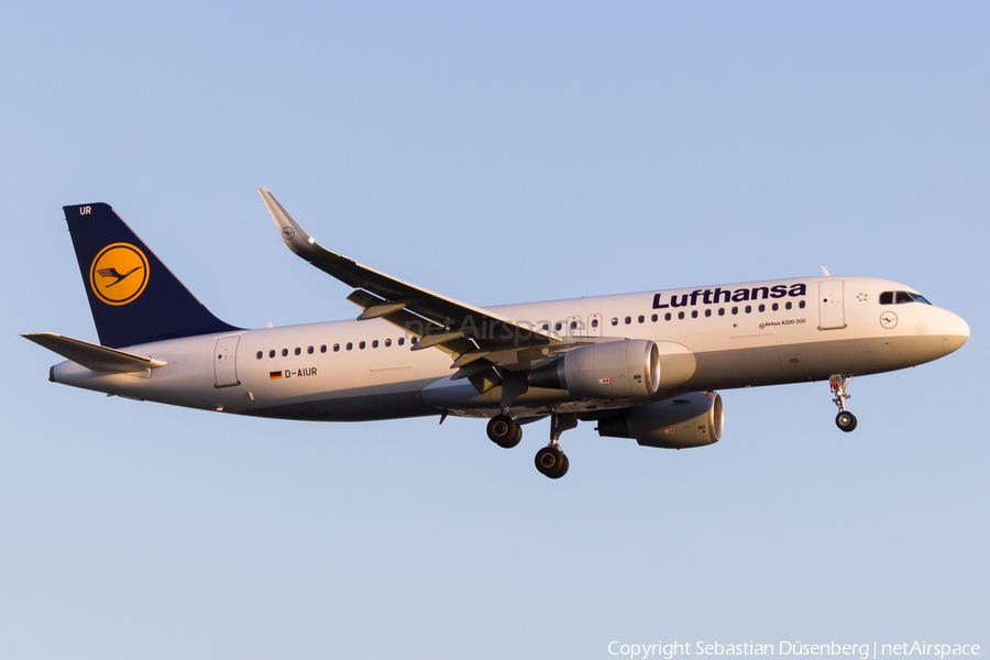 Lufthansa Airbus A320-214 (D-AIUR) | Photo 164948