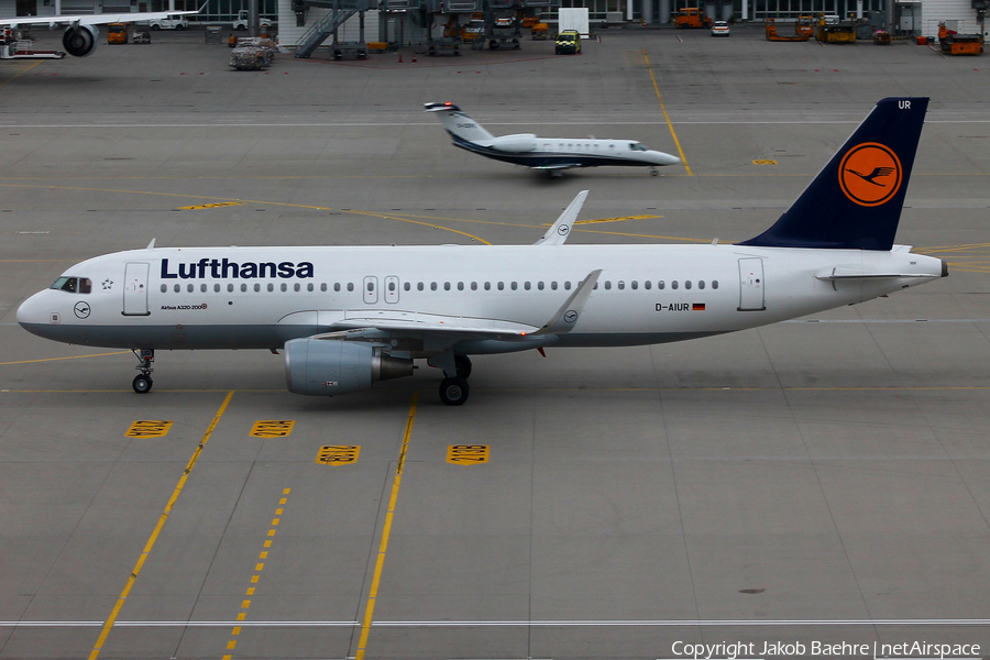 Lufthansa Airbus A320-214 (D-AIUR) | Photo 176881