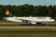 Lufthansa Airbus A320-214 (D-AIUS) at  Hamburg - Fuhlsbuettel (Helmut Schmidt), Germany