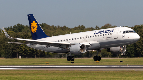 Lufthansa Airbus A320-214 (D-AIUS) at  Hamburg - Fuhlsbuettel (Helmut Schmidt), Germany