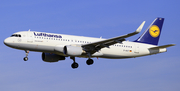 Lufthansa Airbus A320-214 (D-AIUT) at  Barcelona - El Prat, Spain